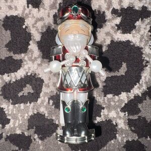 B&BW nutcracker Wallflower.